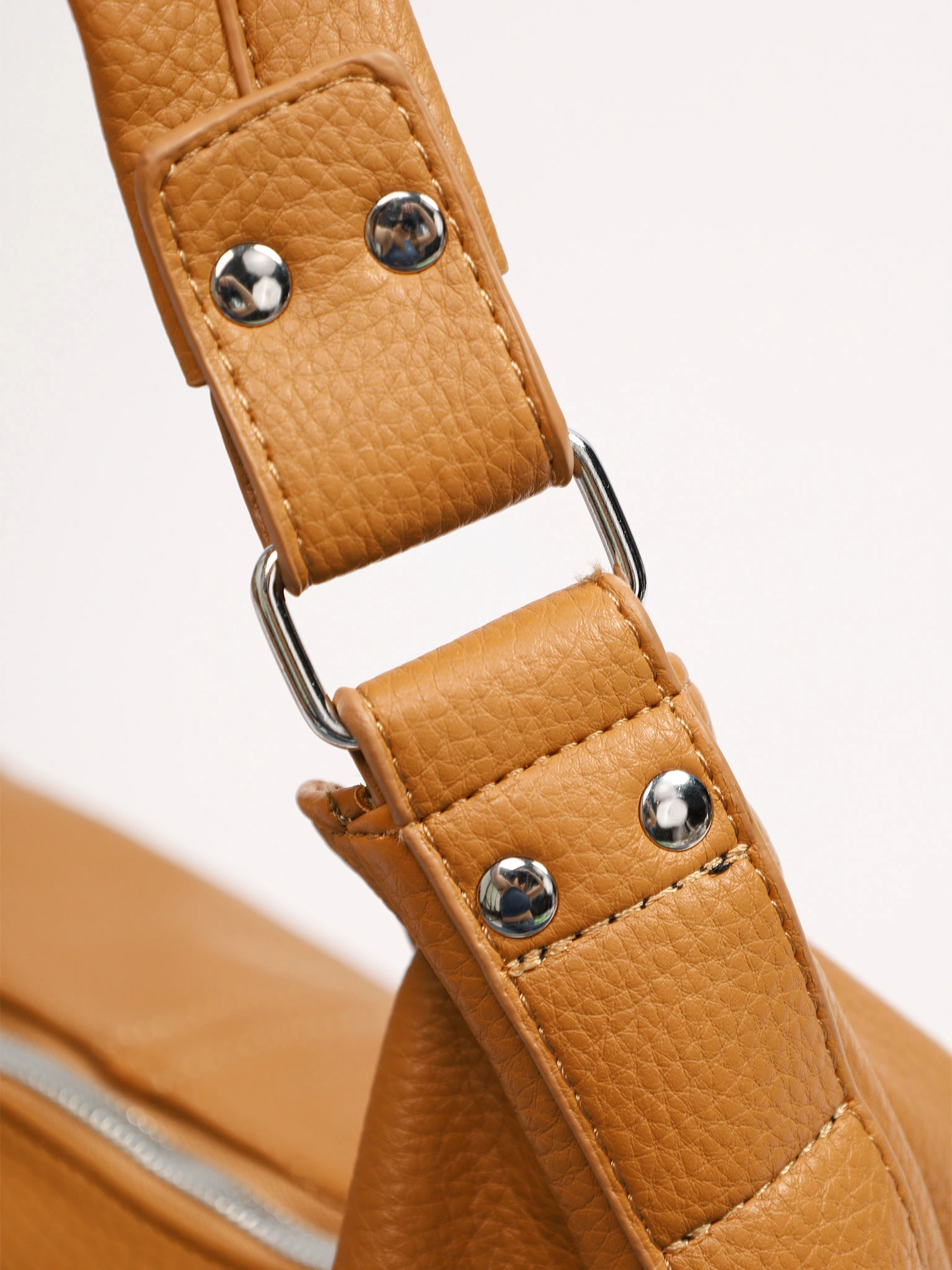 Сумка-шоппер  с декоративными плетеными ремешками по бокам в ассортименте